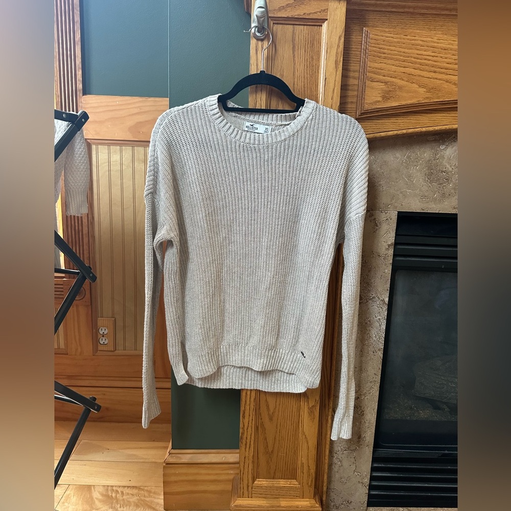 Hollister sweater lightly worn